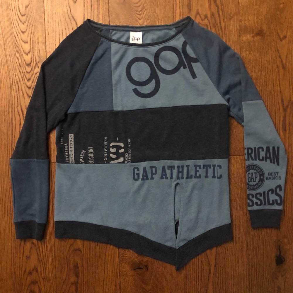 Blue gap sweater 🪁